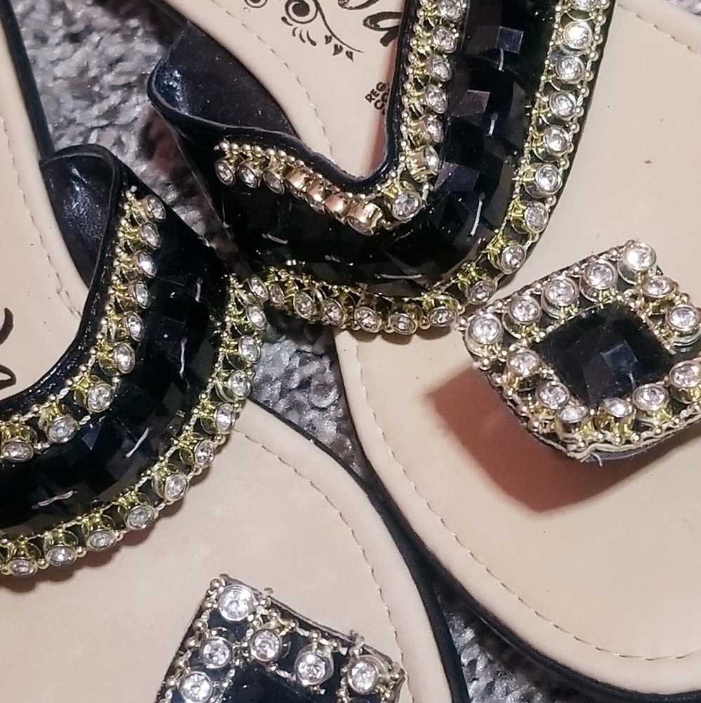 Sandals - Picture 2 of 4